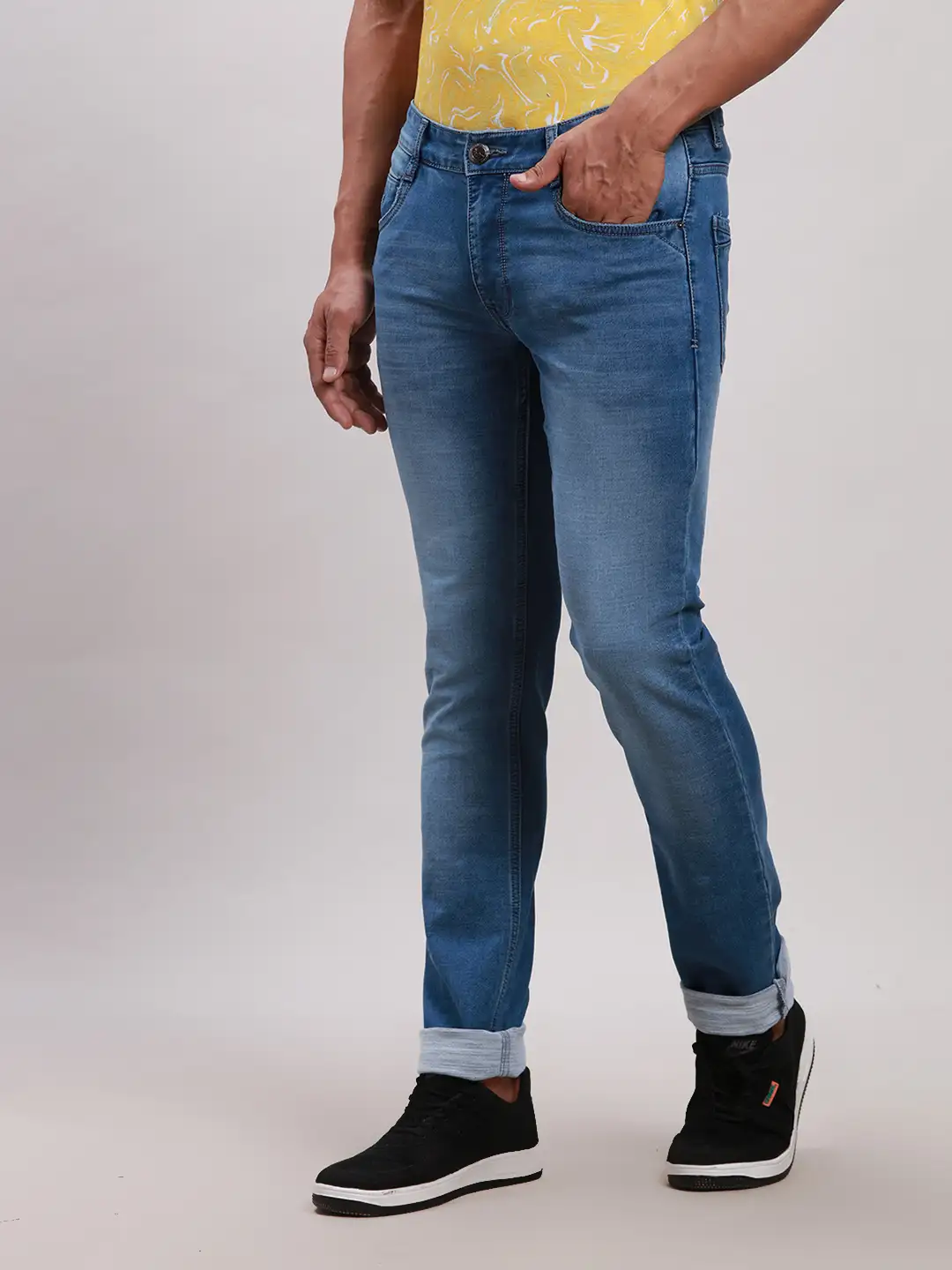 Men Blue Slim Tapered Fit Plain Cotton Blend Jeans - Image 3