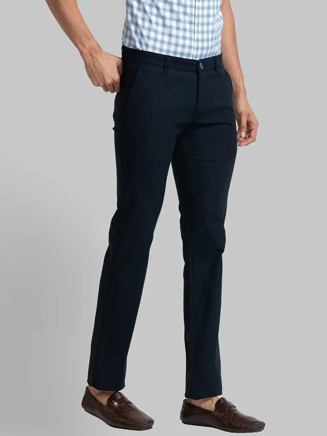 Men Blue Slim Tapered Fit Solid Cotton Blend Trouser - Image 2