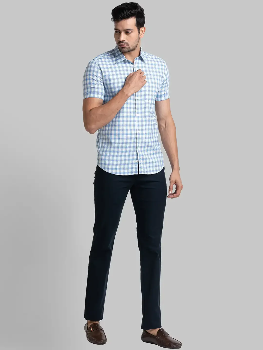 Men Blue Slim Tapered Fit Solid Cotton Blend Trouser - Image 5