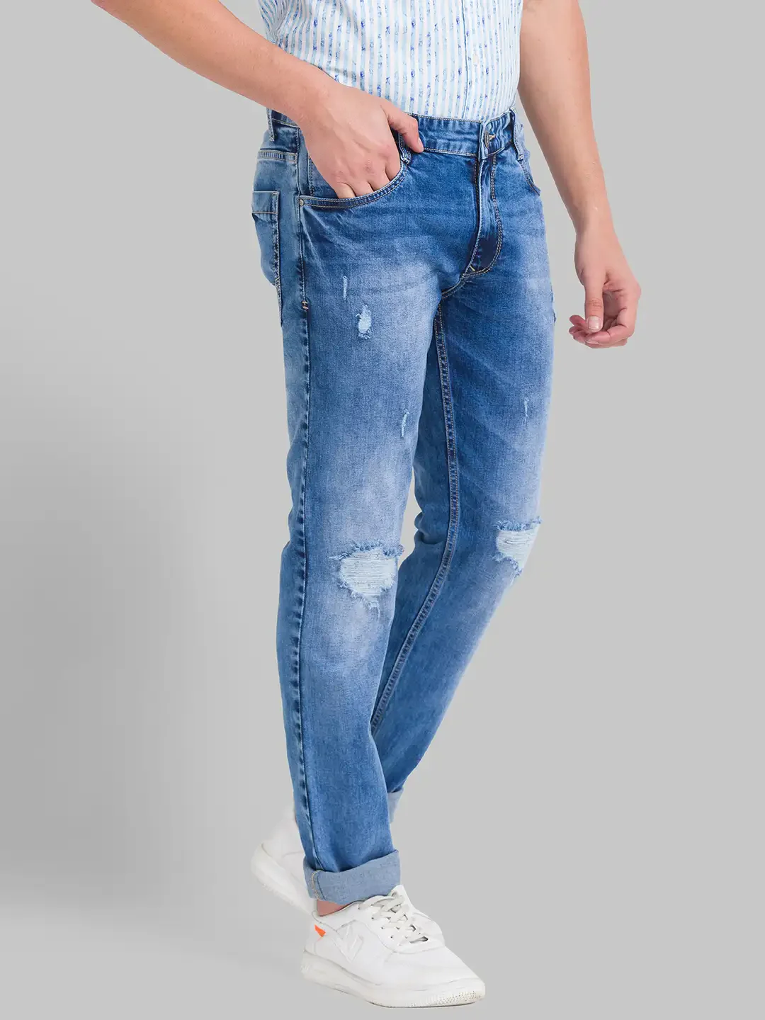 Men Blue Slim Tapered Fit Twill Cotton Blend Jeans - Image 2