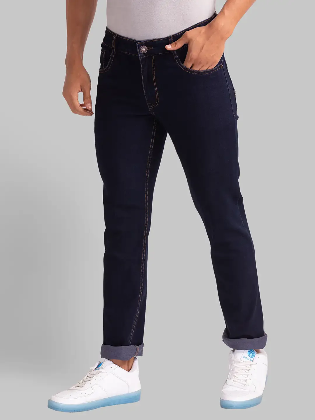 Men Blue Slim Tapered Fit Twill Cotton Blend Jeans - Image 3