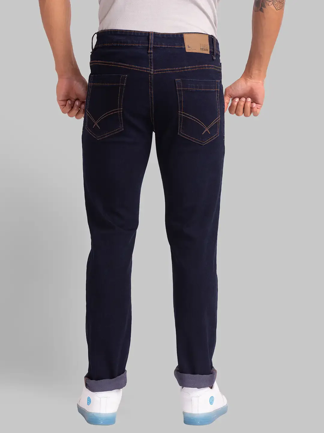 Men Blue Slim Tapered Fit Twill Cotton Blend Jeans - Image 4