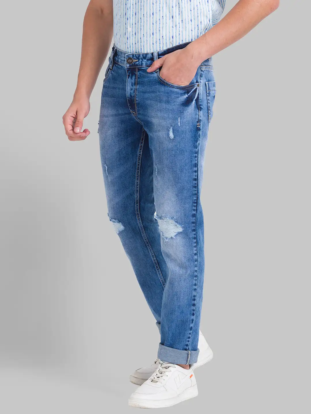 Men Blue Slim Tapered Fit Twill Cotton Blend Jeans - Image 3