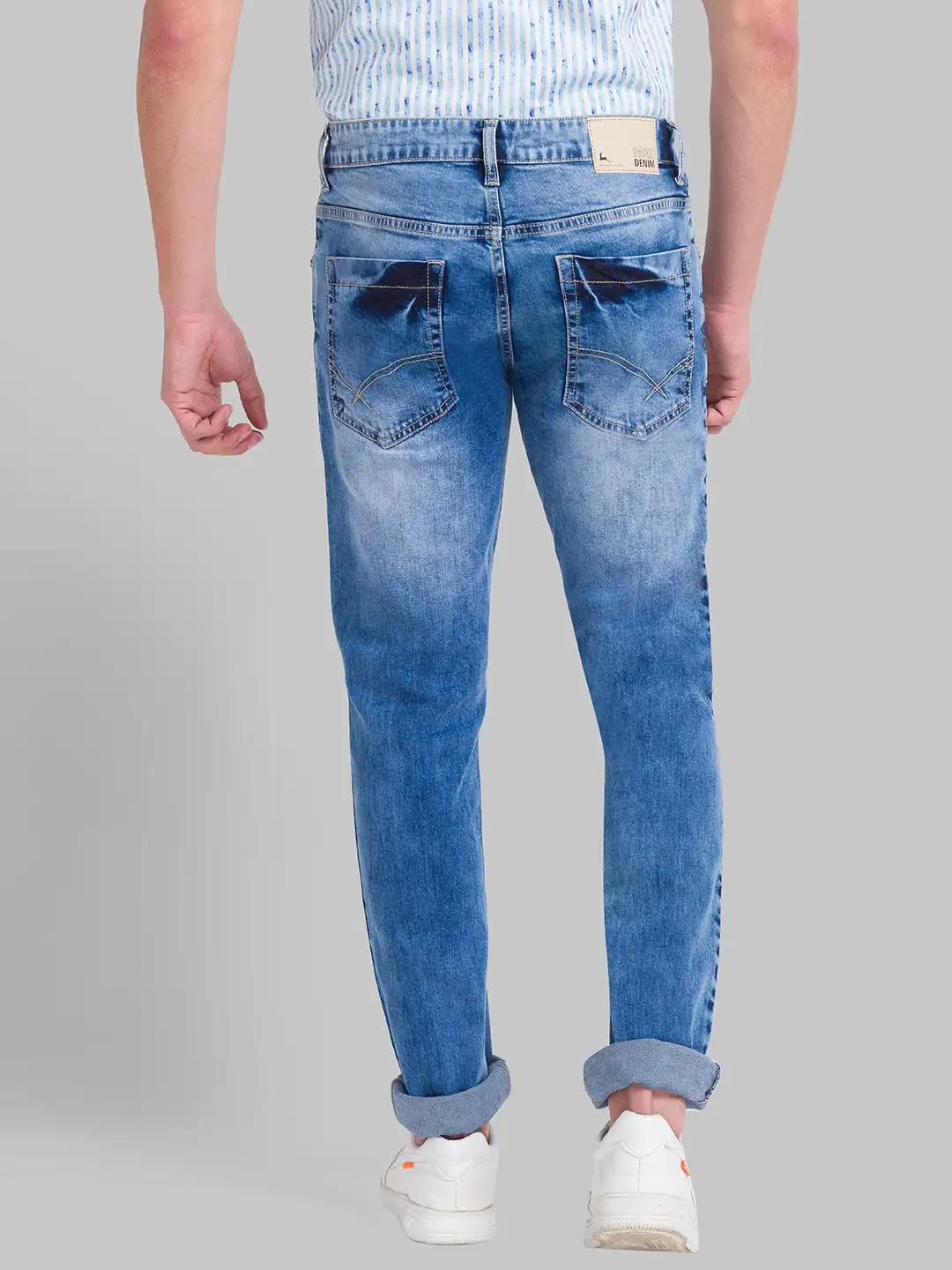 Men Blue Slim Tapered Fit Twill Cotton Blend Jeans - Image 4