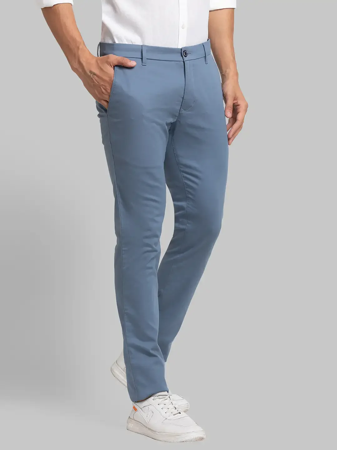 Men Blue Super Slim Fit Solid Cotton Blend Trouser - Image 2