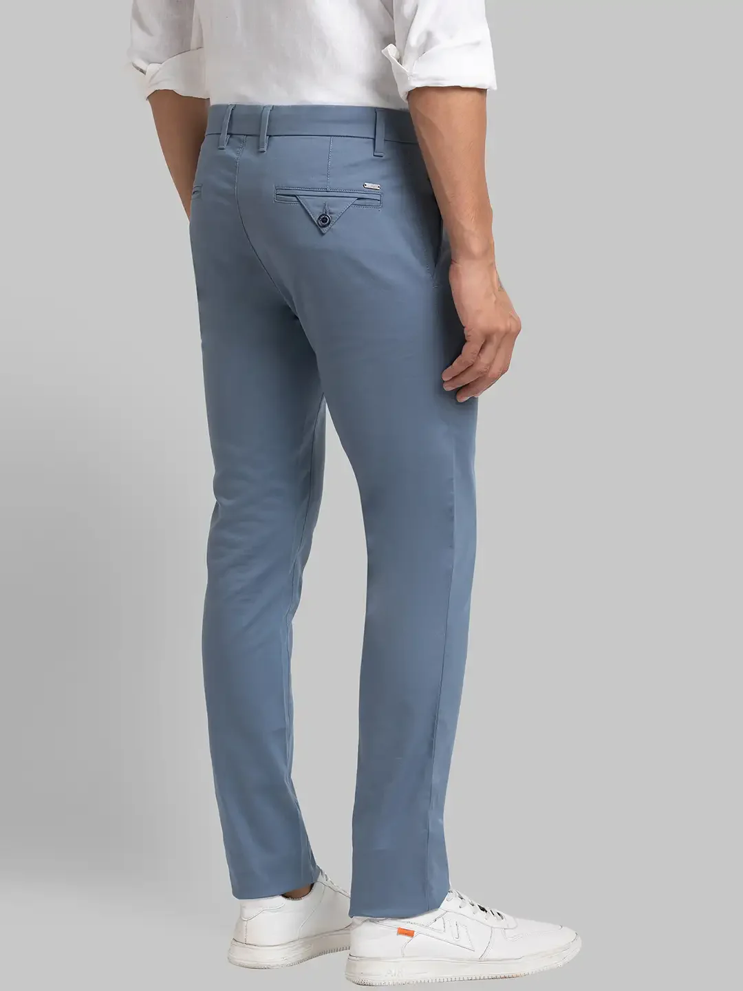 Men Blue Super Slim Fit Solid Cotton Blend Trouser - Image 4