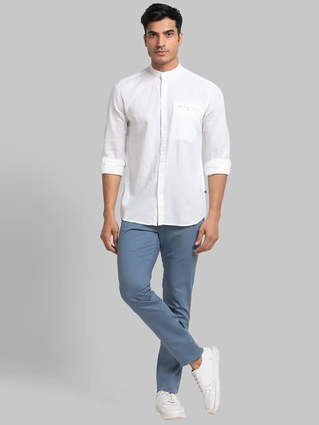 Men Blue Super Slim Fit Solid Cotton Blend Trouser - Image 5