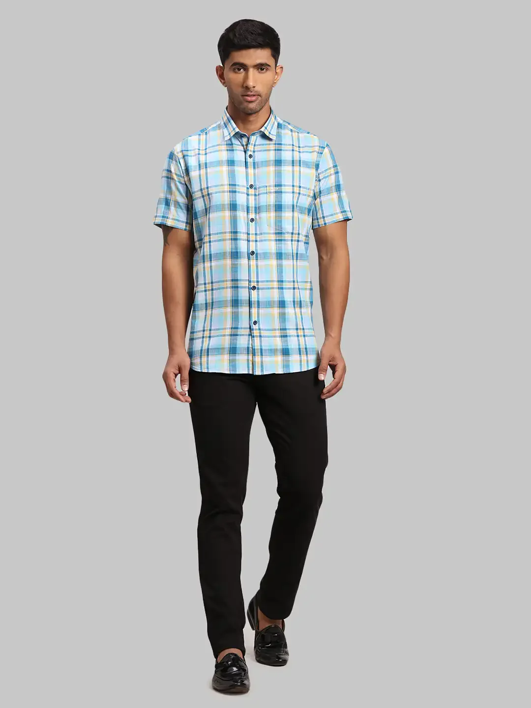 Men Blue Tailored Fit Checks Cotton Half Sleeve Shirts - Image 5