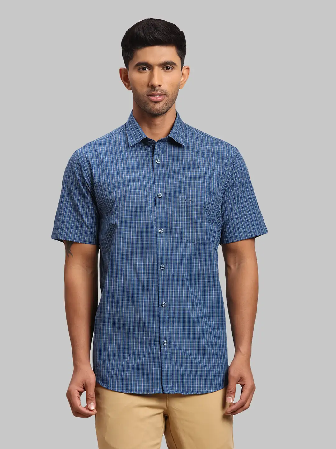 Men Blue Tailored Fit Checks Cotton Half Sleeve Shirts