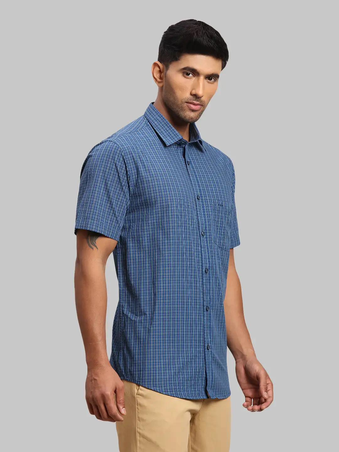 Men Blue Tailored Fit Checks Cotton Half Sleeve Shirts - Image 2