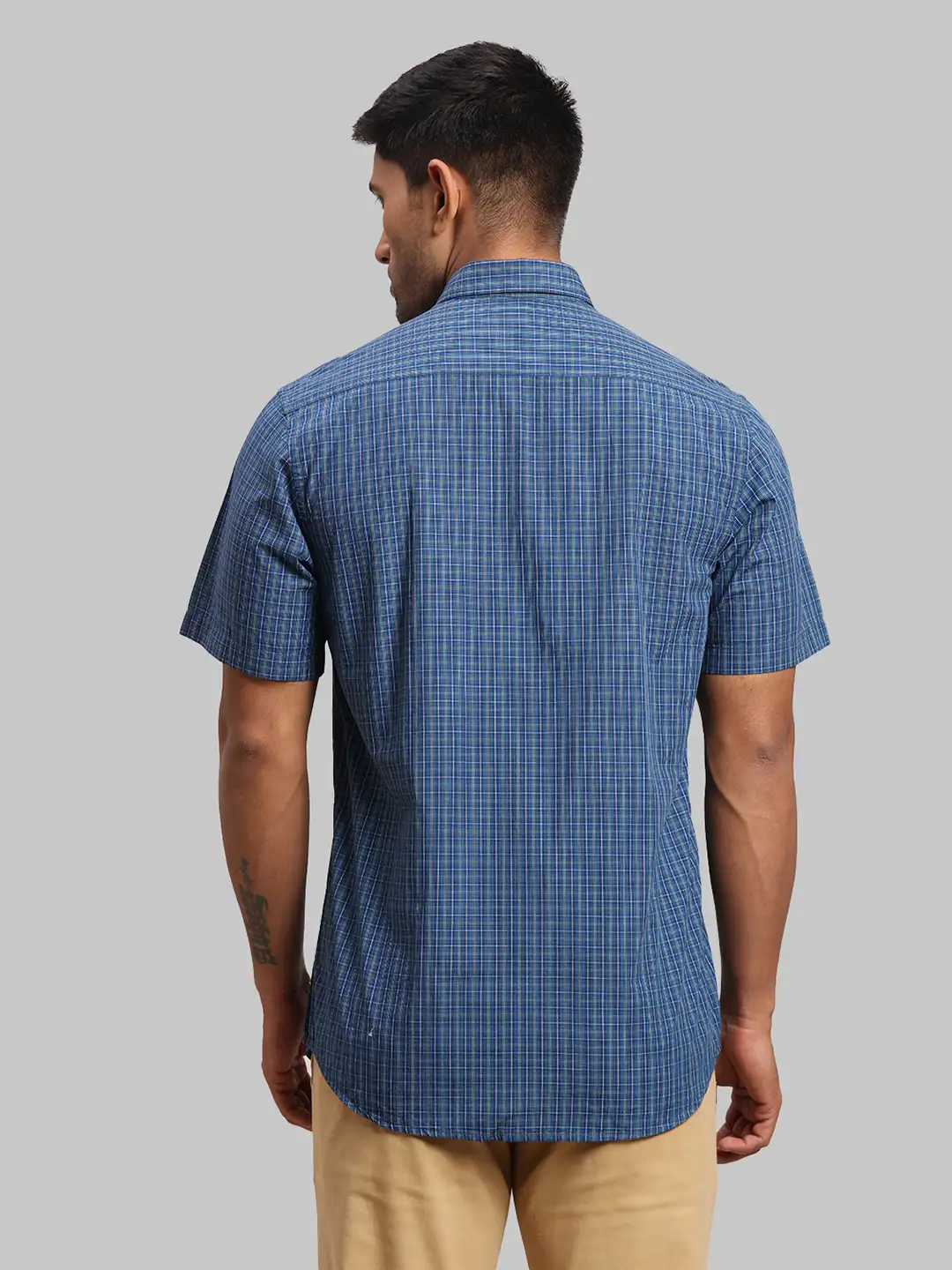 Men Blue Tailored Fit Checks Cotton Half Sleeve Shirts - Image 4