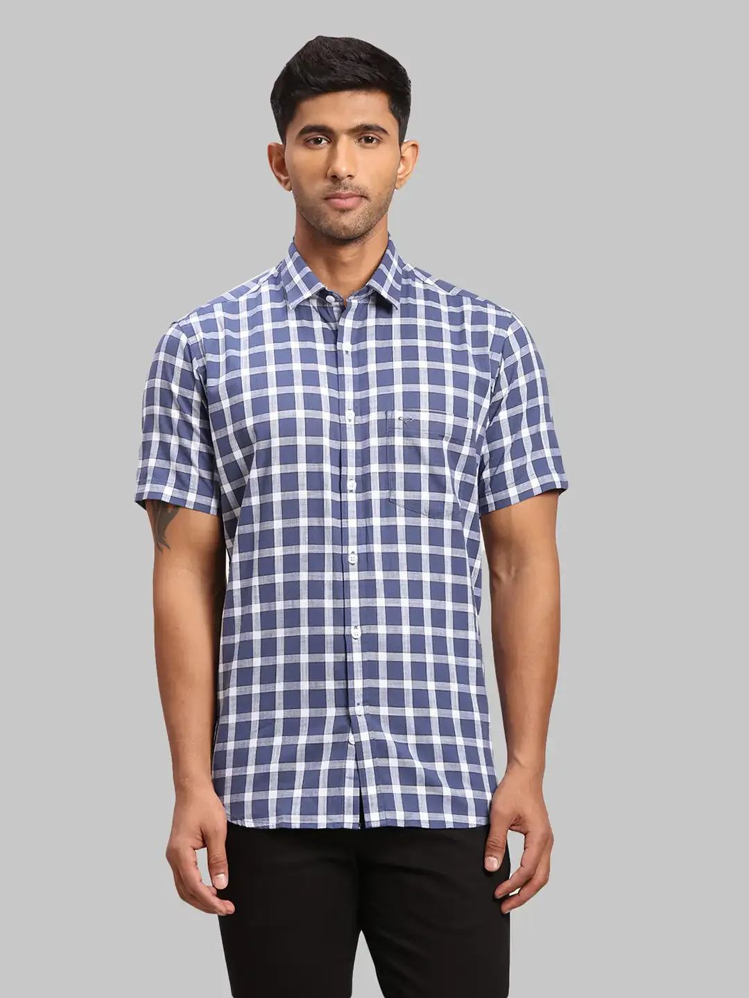 Men Blue Tailored Fit Checks Cotton Half Sleeve Shirts