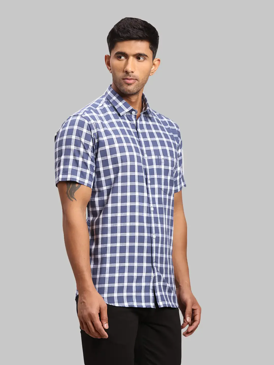 Men Blue Tailored Fit Checks Cotton Half Sleeve Shirts - Image 2