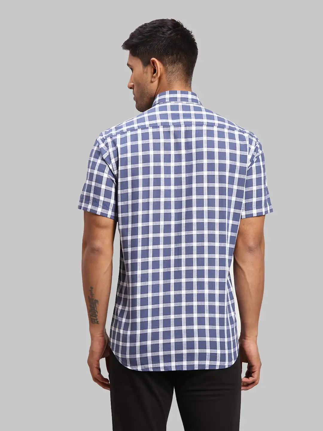 Men Blue Tailored Fit Checks Cotton Half Sleeve Shirts - Image 4
