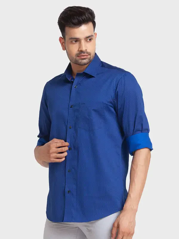 Men Blue Tailored Fit Print Cotton Full Sleeve Shirts - Image 3
