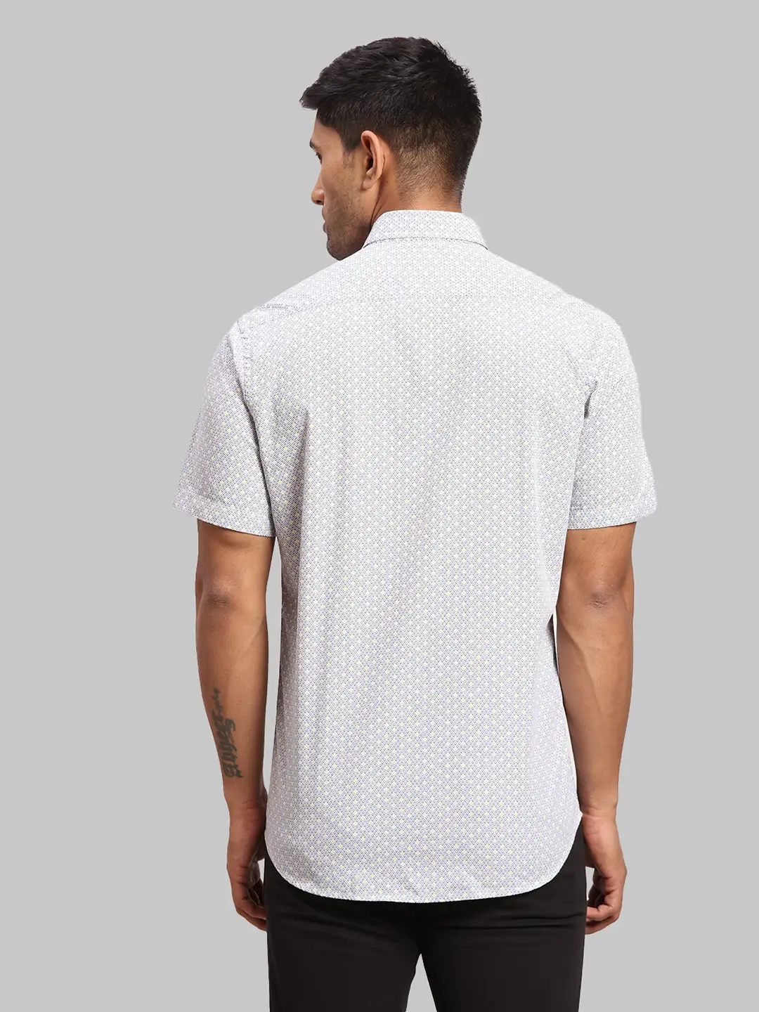 Men Blue Tailored Fit Print Cotton Half Sleeve Shirts - Image 4