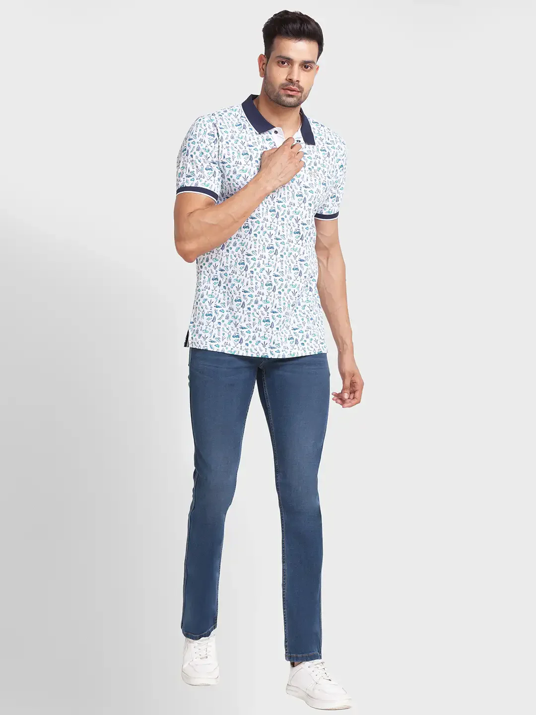 Men Blue Tapered Fit Cross Dyed Cotton Blend Jeans - Image 5
