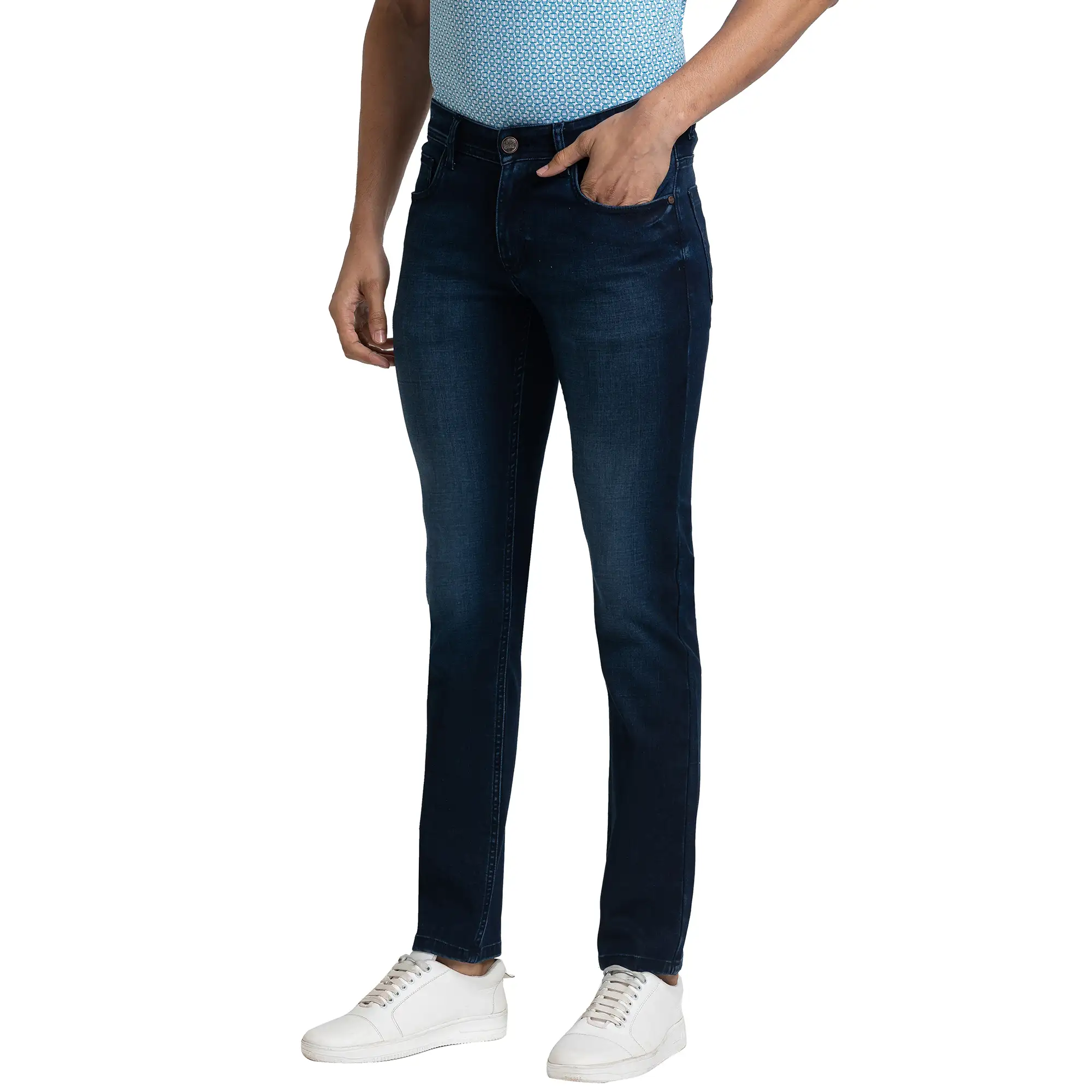 Men Blue Tapered Fit Warp Chambray Cotton Blend Jeans - Image 3