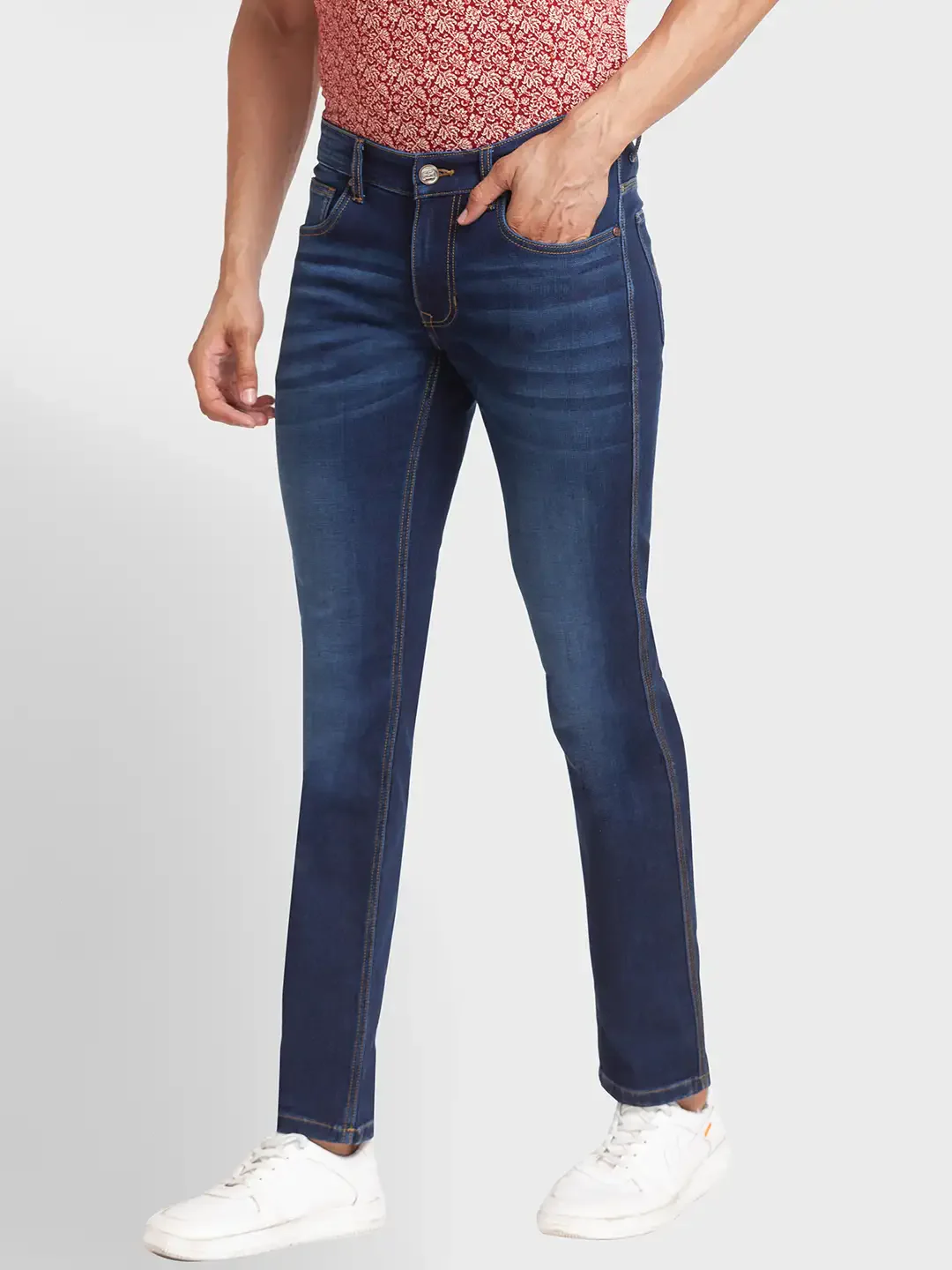 Men Blue Tapered Fit Warp Chambray Cotton Blend Jeans - Image 3