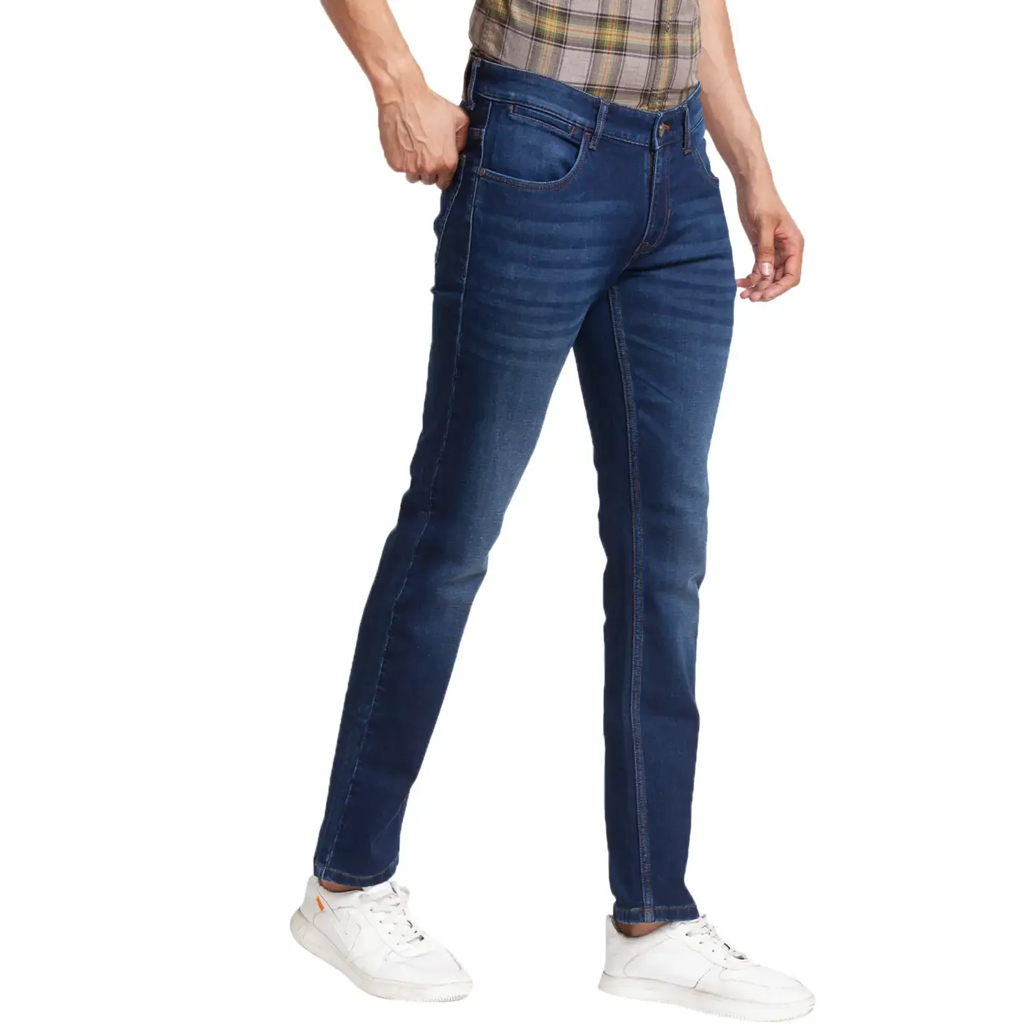 Men Blue Tapered Fit Warp Chambray Cotton Blend Jeans - Image 2