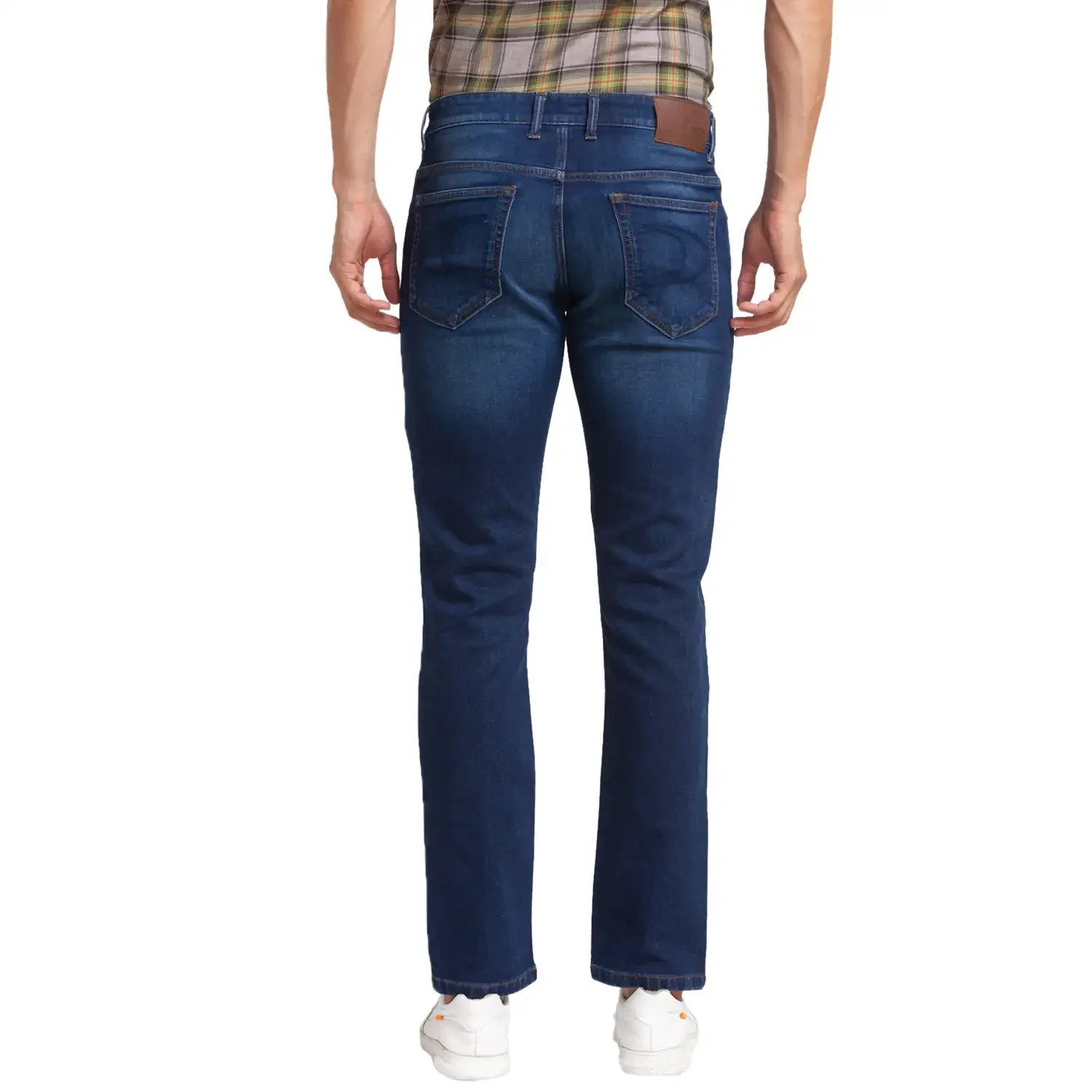 Men Blue Tapered Fit Warp Chambray Cotton Blend Jeans - Image 4