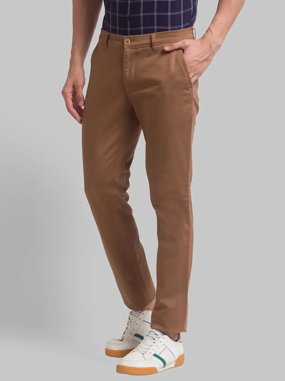 Men Brown Low Rise Tapered Fit Solid Cotton Blend Trouser - Image 3