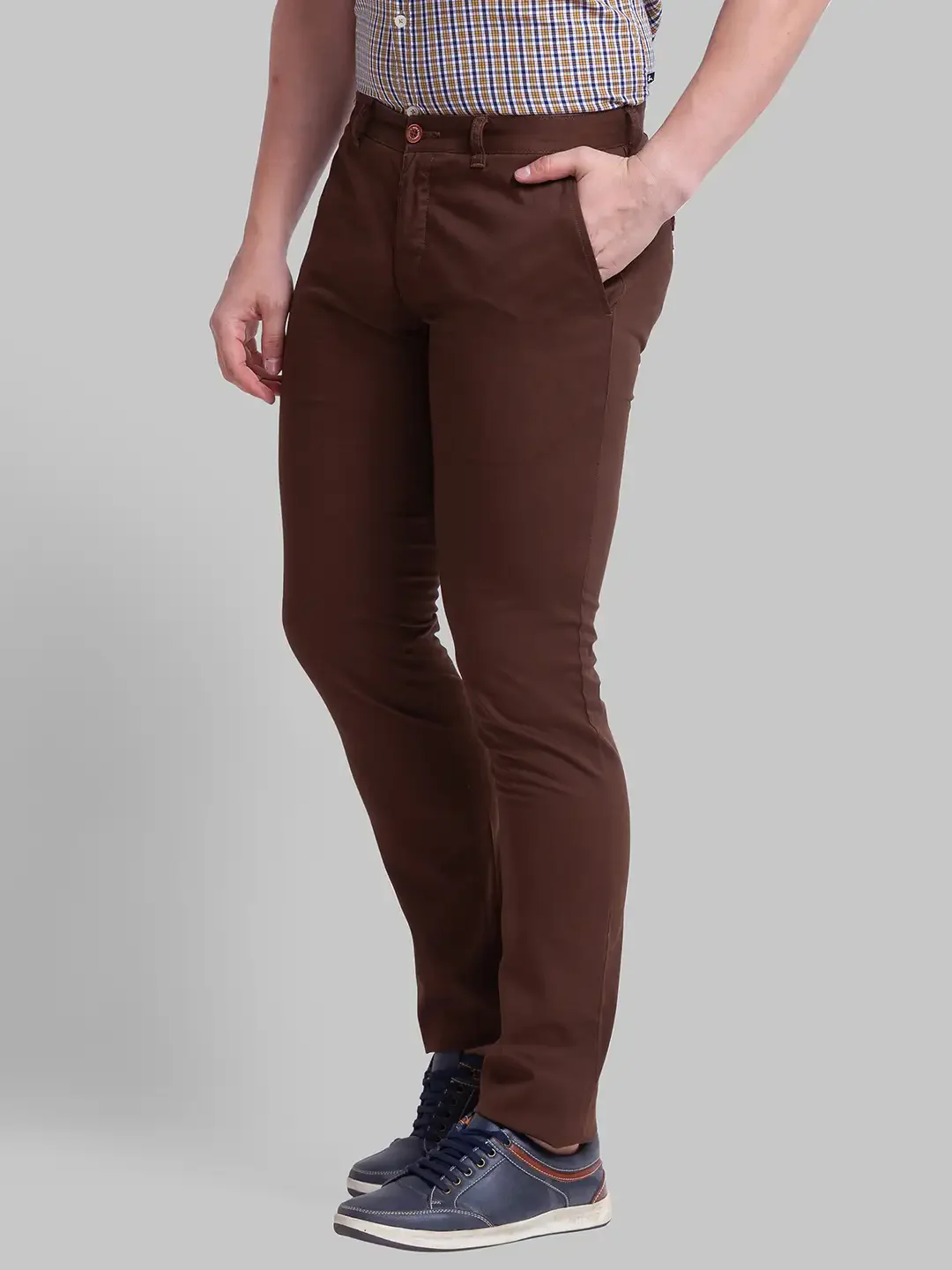 Men Brown Low Rise Tapered Fit Solid Cotton Blend Trouser - Image 3