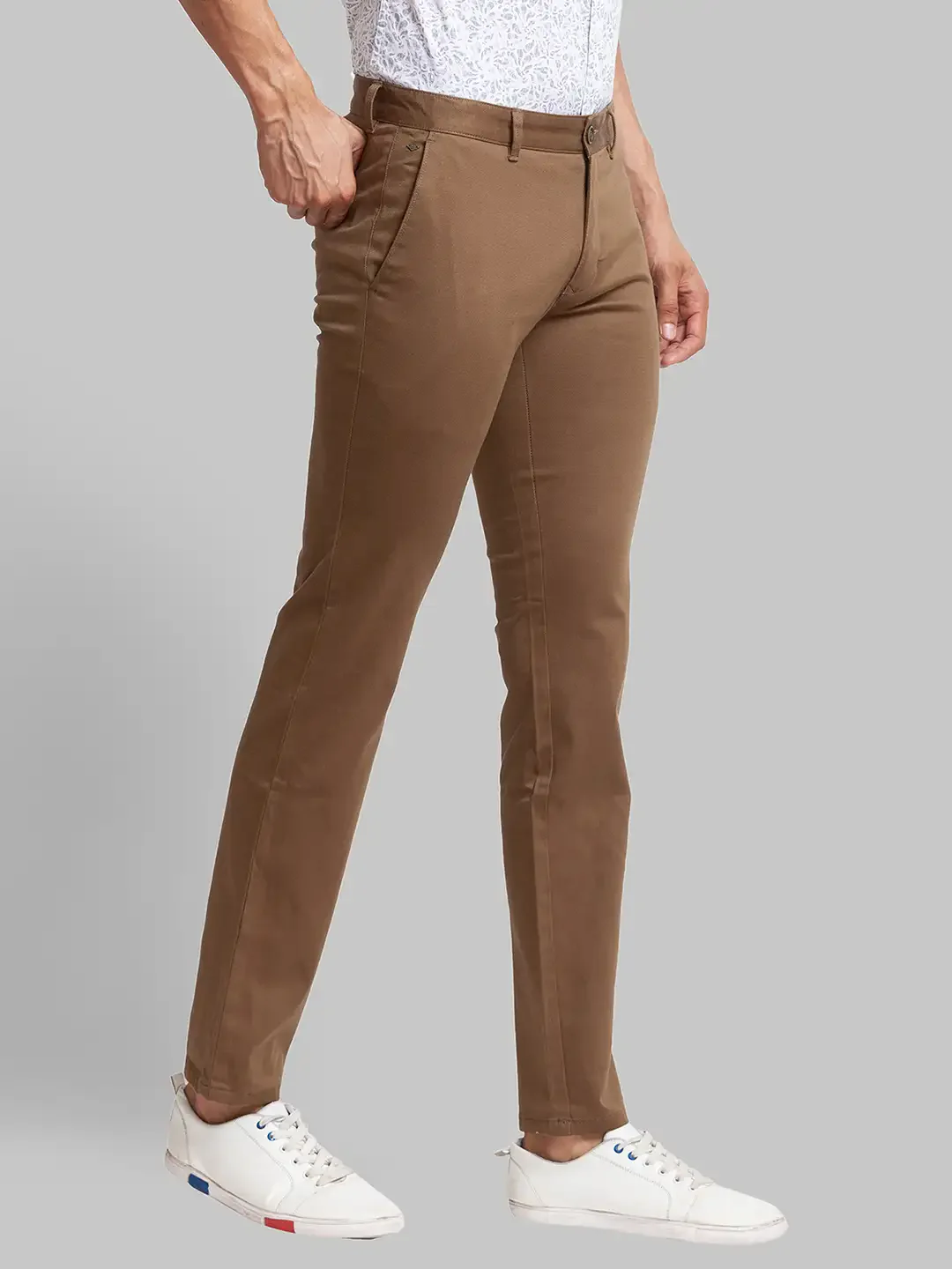 Men Brown Lrt Fit Solid Cotton Blend Trouser - Image 2