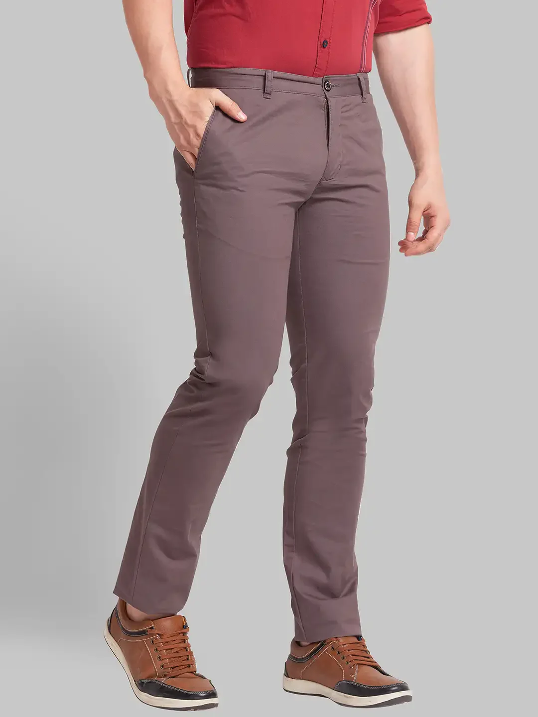 Men Brown Slim Tapered Fit Solid Cotton Blend Trouser - Image 2