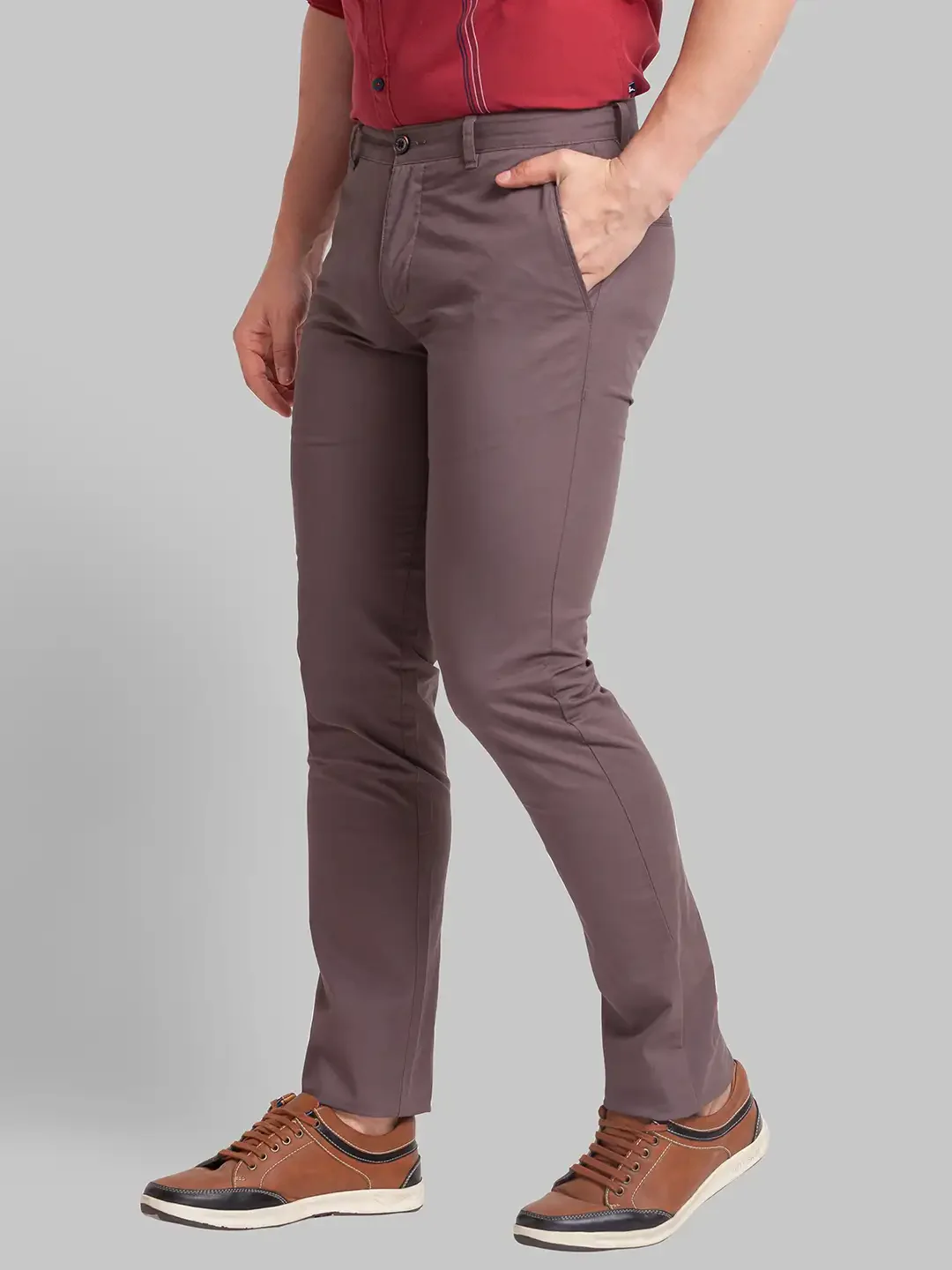 Men Brown Slim Tapered Fit Solid Cotton Blend Trouser - Image 3