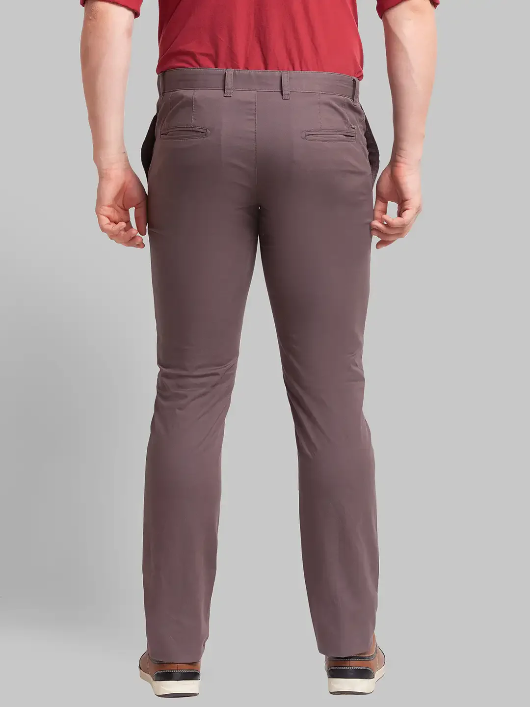 Men Brown Slim Tapered Fit Solid Cotton Blend Trouser - Image 4