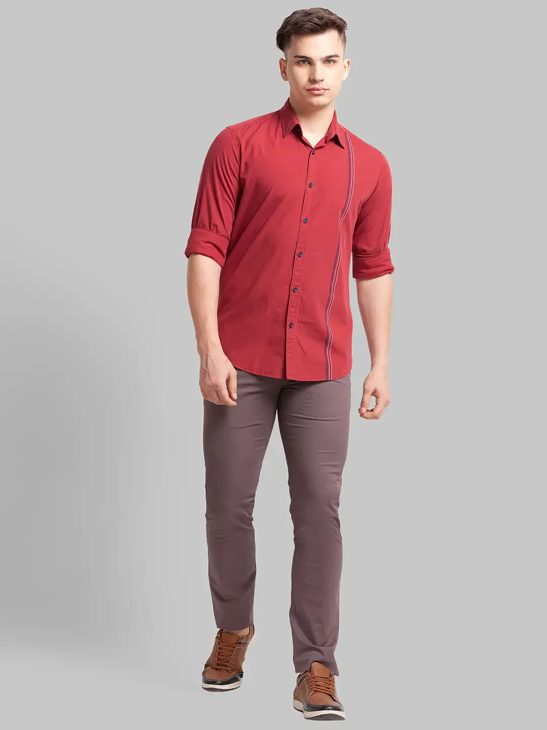Men Brown Slim Tapered Fit Solid Cotton Blend Trouser - Image 5