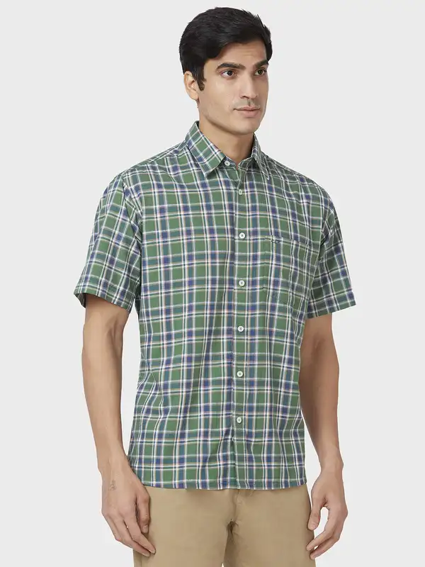 Men Green Classic Fit Checks Cotton Half Sleeve Shirts - Image 2