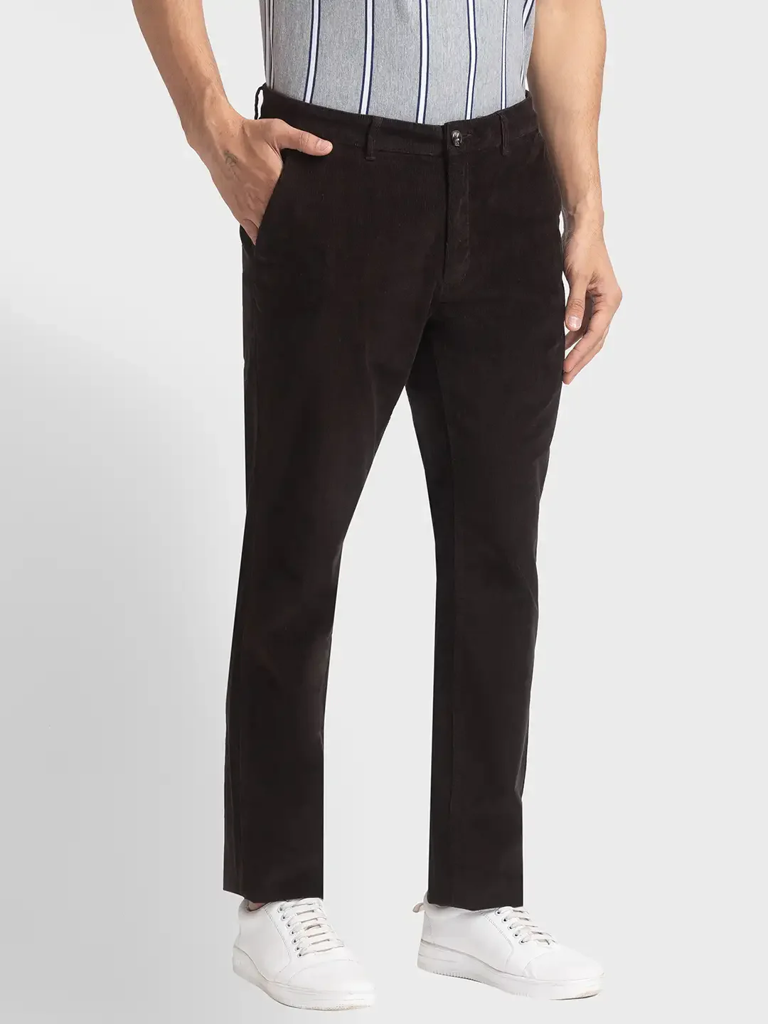 Men Green Contemporary Fit Solid Cotton Blend Trouser - Image 2