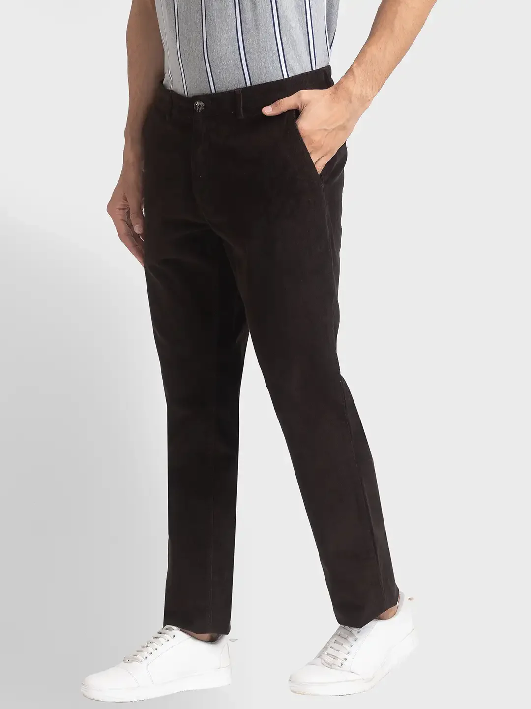Men Green Contemporary Fit Solid Cotton Blend Trouser - Image 3
