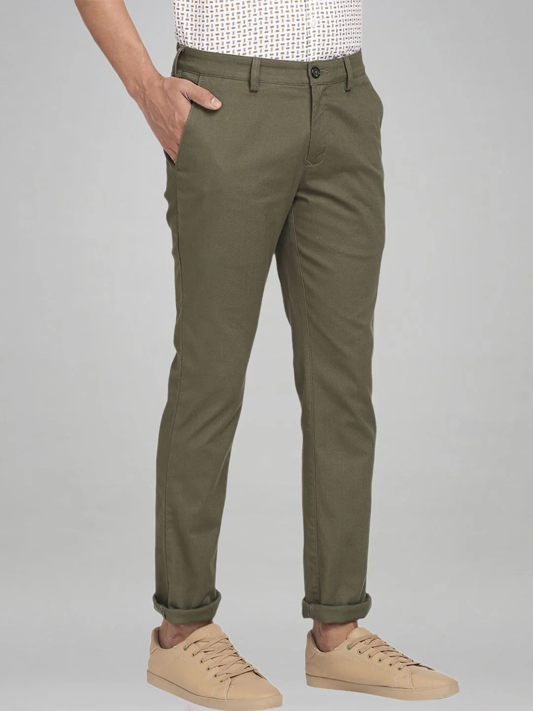 Men Green Contemporary Fit Solid Piece Dyed Cotton Blend Trouser - Image 3