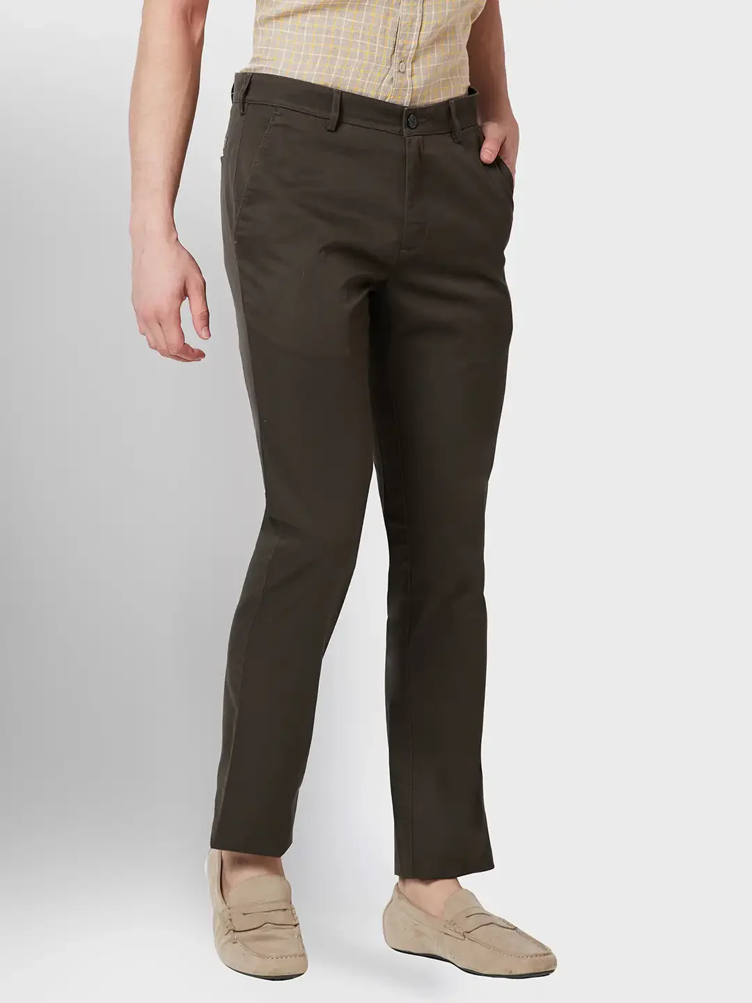 Men Green Contemporary Fit Solid Piece Dyed Cotton Trouser - Image 2