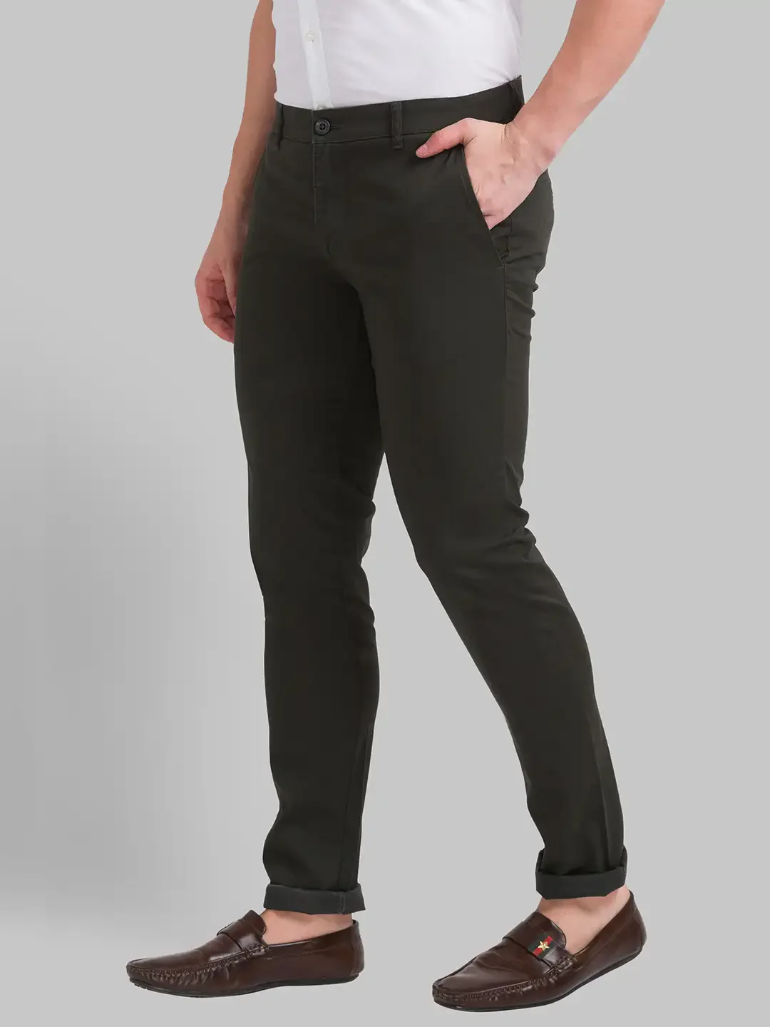 Men Green Low Rise Tapered Fit Solid Cotton Blend Trouser - Image 3