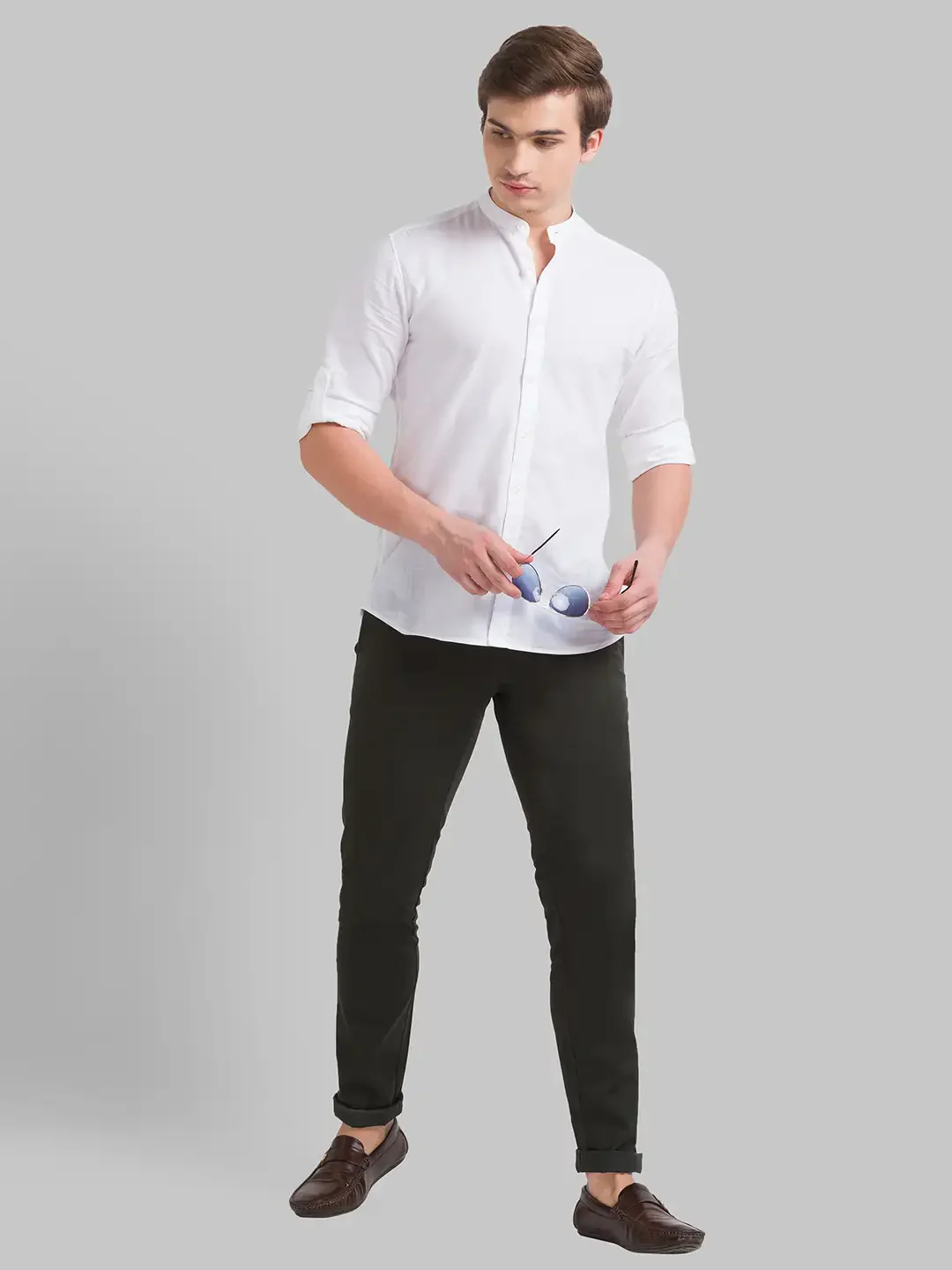 Men Green Low Rise Tapered Fit Solid Cotton Blend Trouser - Image 5
