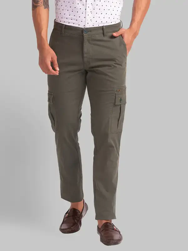Men Green Lrt Fit Solid Cotton Blend Trouser