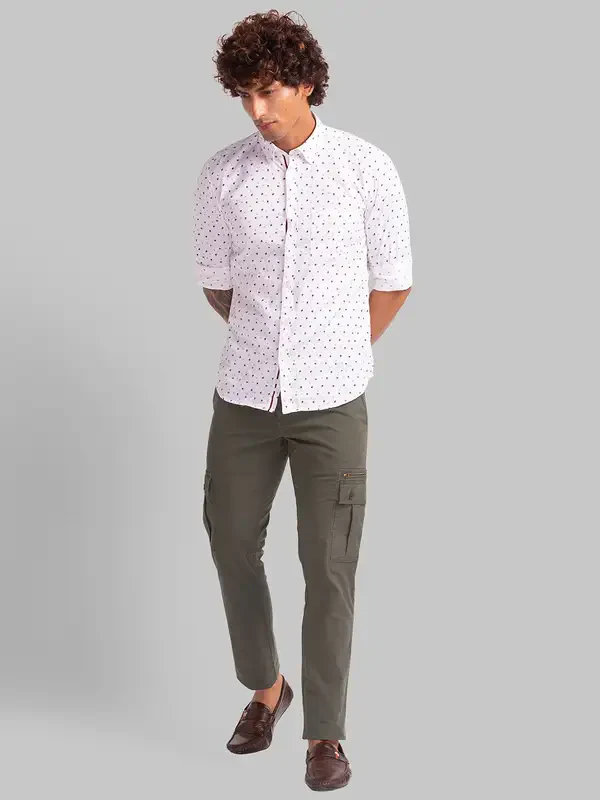 Men Green Lrt Fit Solid Cotton Blend Trouser - Image 5