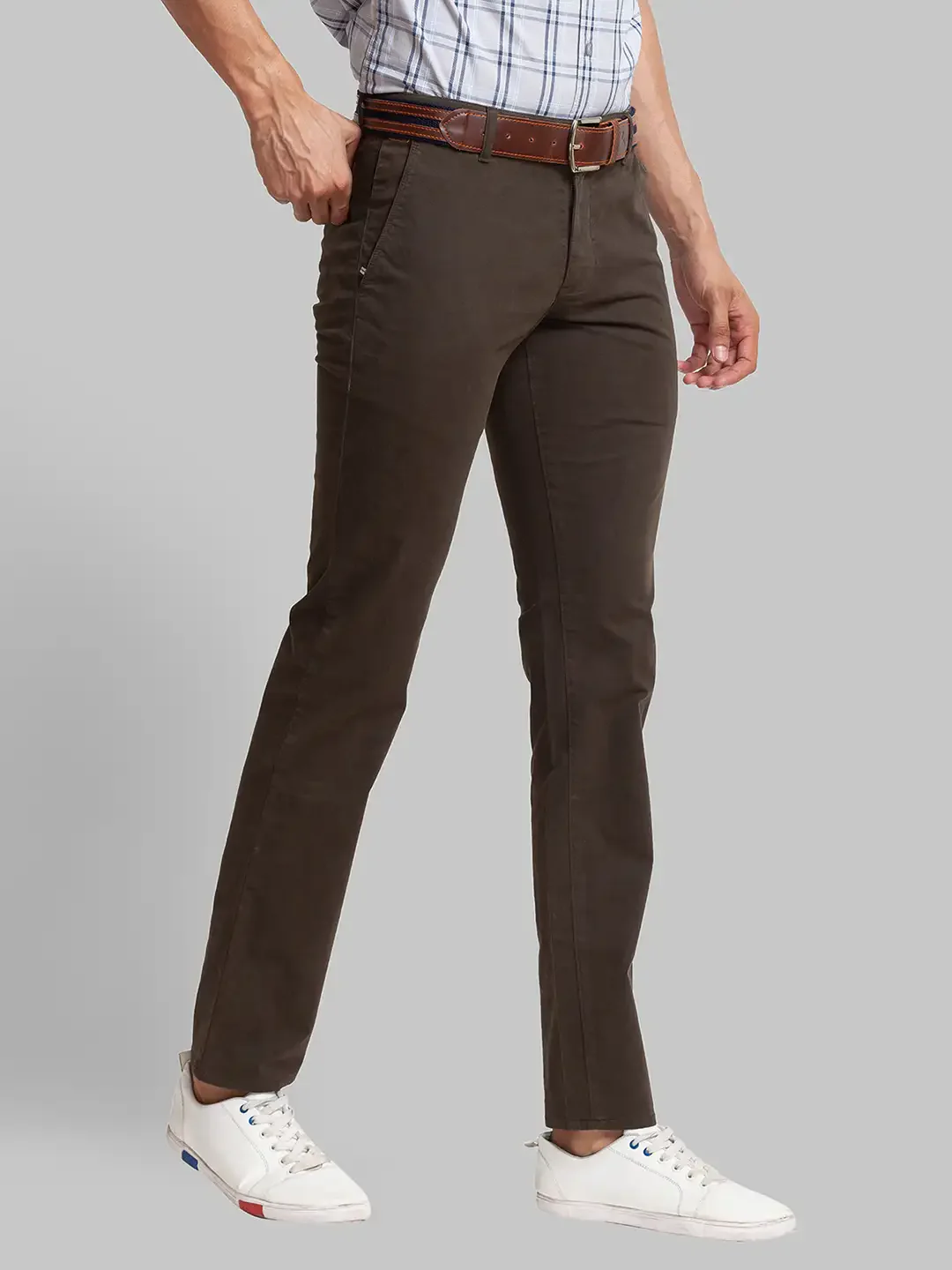 Men Green Lrt Fit Solid Cotton Blend Trouser - Image 2