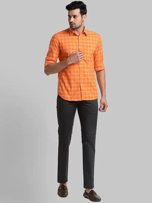 Men Green Lrt Fit Solid Cotton Blend Trouser - Image 5