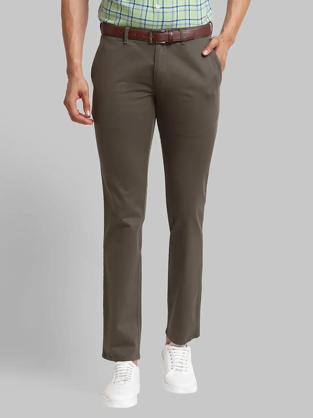 Men Green Lrt Fit Solid Cotton Blend Trouser