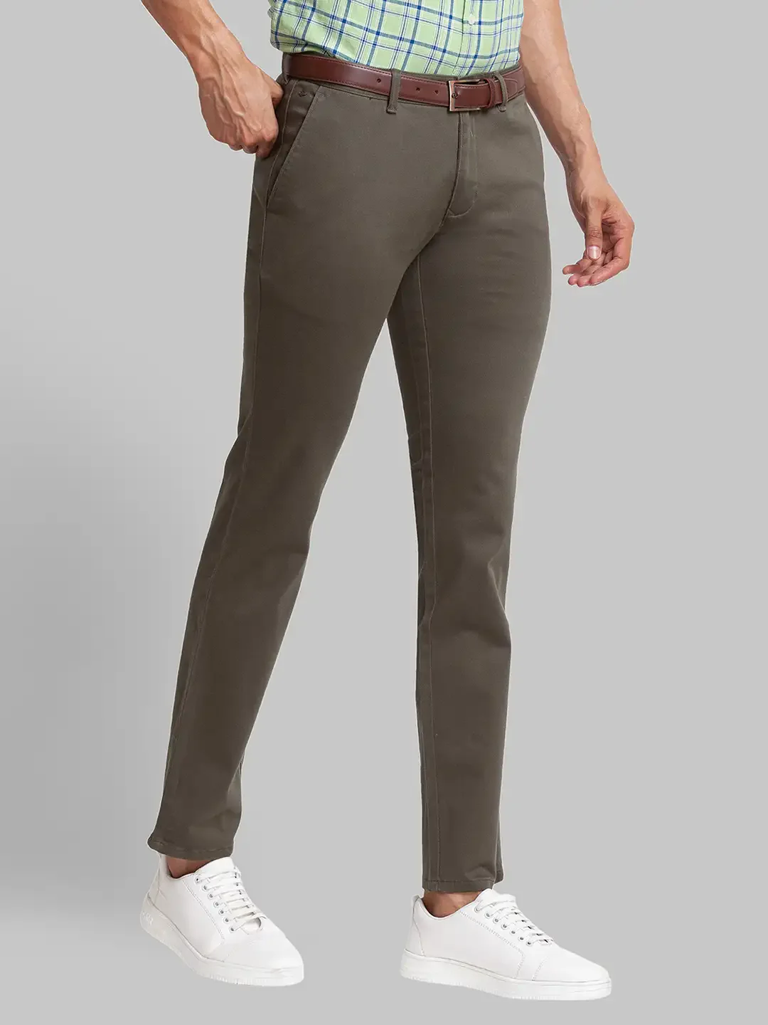 Men Green Lrt Fit Solid Cotton Blend Trouser - Image 2