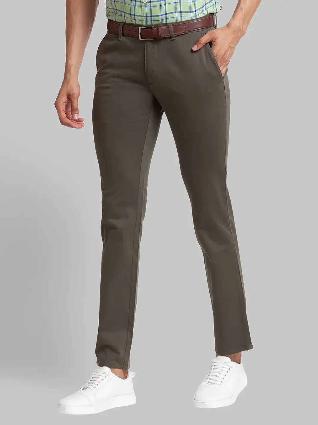 Men Green Lrt Fit Solid Cotton Blend Trouser - Image 3