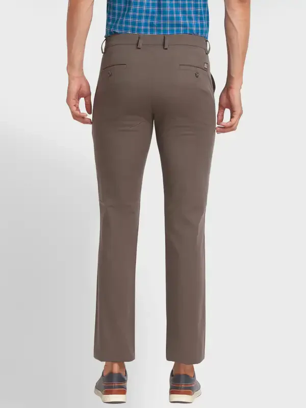 Men Green Nuvo Fit Solid Piece Dyed Cotton Blend Trouser - Image 4
