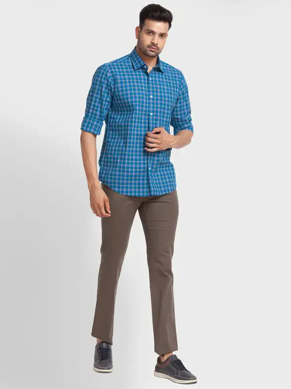 Men Green Nuvo Fit Solid Piece Dyed Cotton Blend Trouser - Image 5