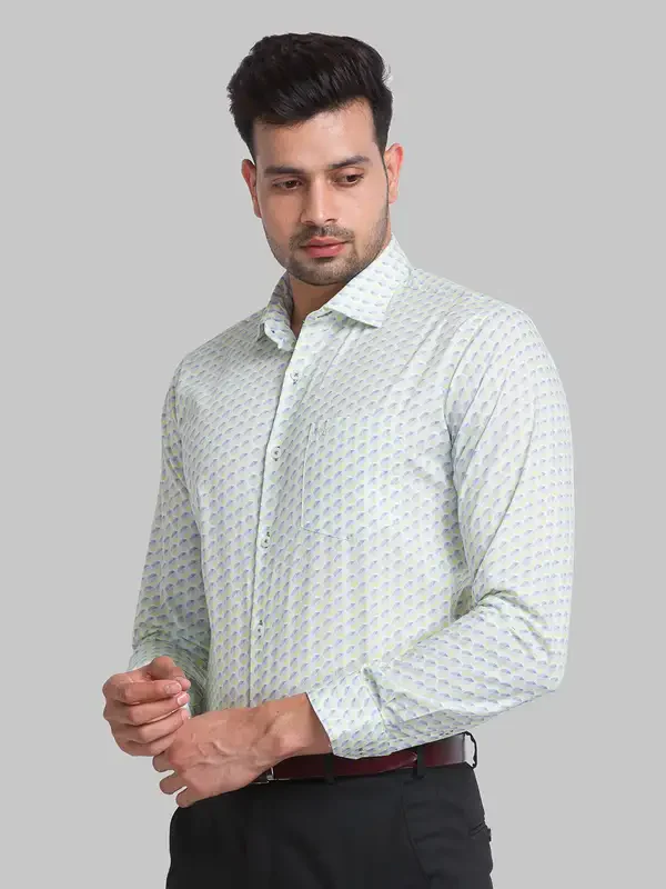 Men Green Slim Fit Print Cotton Shirts - Image 2