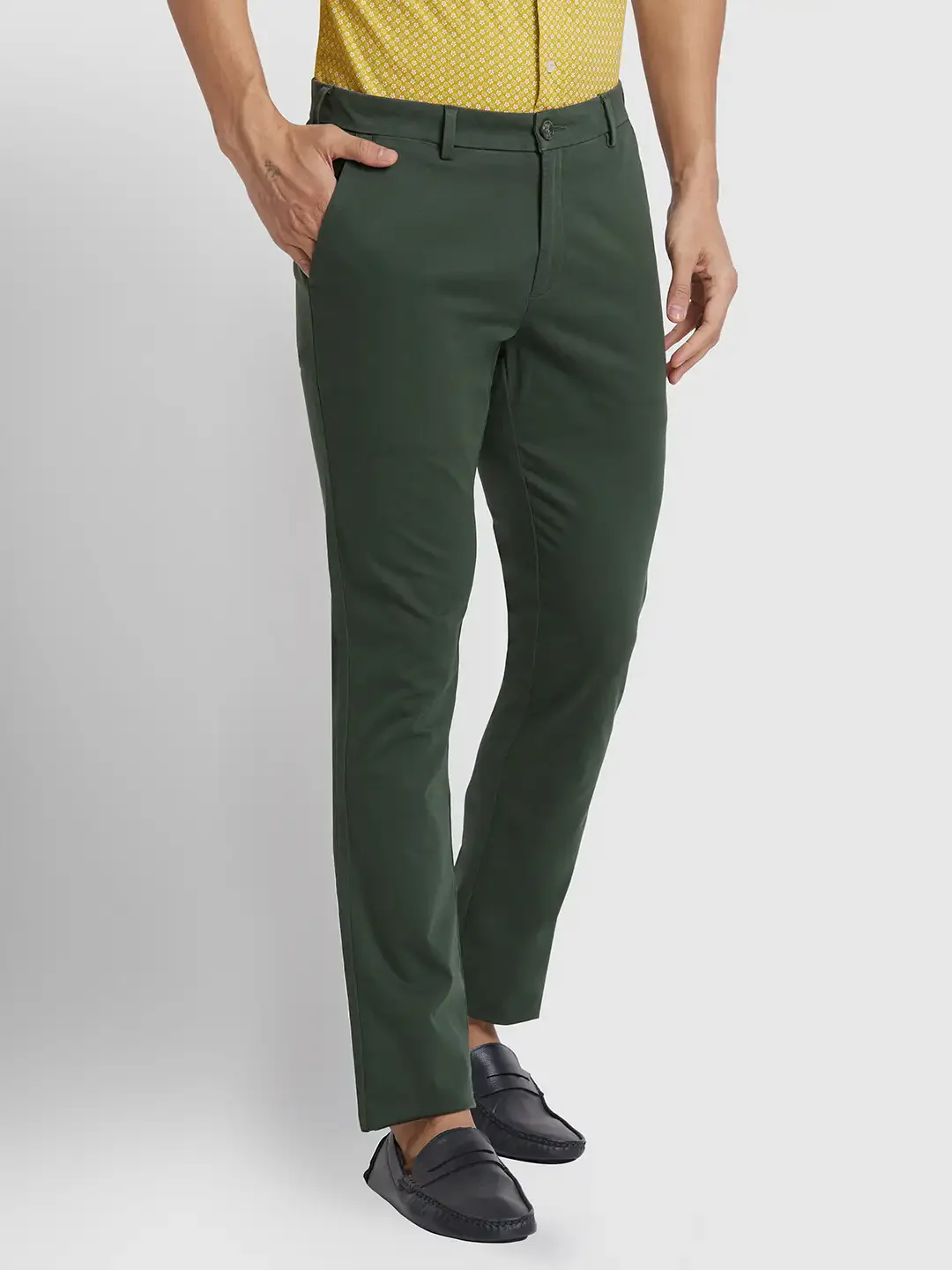 Men Green Slim Fit Solid Piece Dyed Cotton Blend Trouser - Image 2